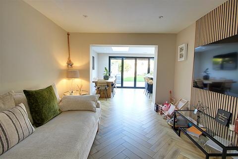 99 Thamesdale, London Colney, St Albans, AL2 1TB