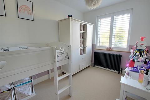 99 Thamesdale, London Colney, St Albans, AL2 1TB