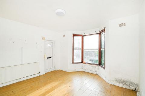 2 bedroom ground floor flat for sale, Maynard Road, Walthamstow