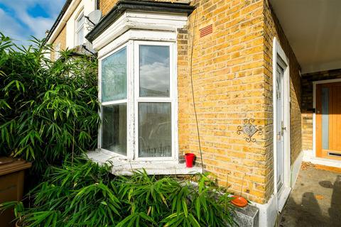 2 bedroom ground floor flat for sale, Maynard Road, Walthamstow