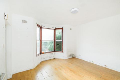 2 bedroom ground floor flat for sale, Maynard Road, Walthamstow