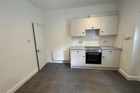 3 bedroom terraced house to rent, Thomas Street, Lees, Oldham