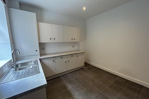 3 bedroom terraced house to rent, Thomas Street, Lees, Oldham