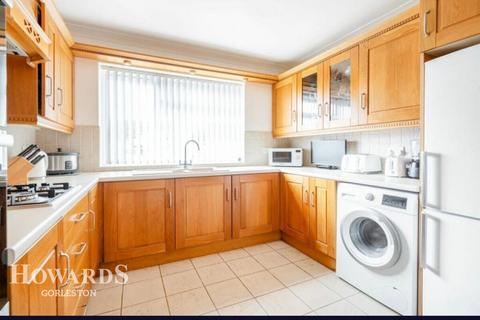 3 bedroom detached house for sale, Holly Avenue, Bradwell