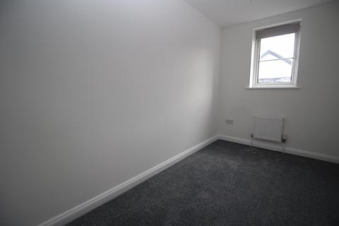 2 bedroom flat to rent, Kitchener Road, Town Center, High Wycombe, HP11