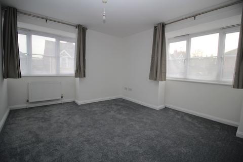 2 bedroom flat to rent, Kitchener Road, Town Center, High Wycombe, HP11