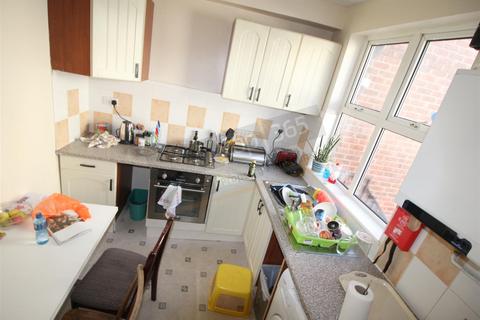 2 bedroom flat to rent, *£130 excluding bills* Lenton Boulevard, Lenton, Nottingham NG7 2EN