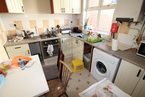 2 bedroom flat to rent, *£130pppw excluding bills* Lenton Boulevard, Lenton, Nottingham NG7 2EN