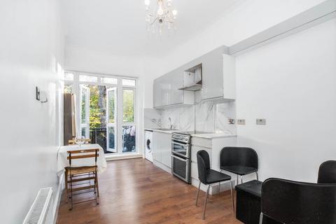 2 bedroom flat to rent, Richmond Road, London