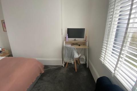 1 bedroom in a house share to rent, House-Share/Bills Excluded/Victoria Park Road, London, E9