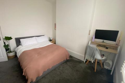 1 bedroom in a house share to rent, House-Share/Bills Excluded/Victoria Park Road, London, E9