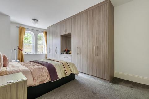 2 bedroom flat for sale, Princess Park Manor,  London,  N11,  N11