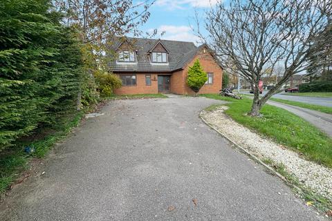 5 bedroom detached house for sale, Leamington Road, Luton