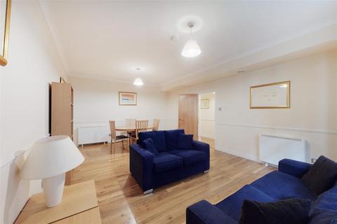 2 bedroom apartment to rent, Globe View, London EC4V