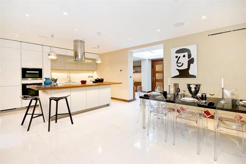 2 bedroom flat to rent, RUTLAND GATE, London, SW7