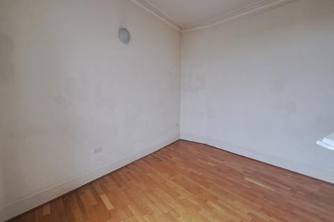 3 bedroom terraced house to rent, Avenue Mansions, 36-40 St. Pauls Avenue, London, NW2