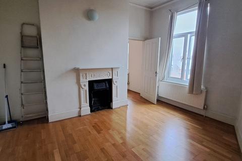 3 bedroom terraced house to rent, Avenue Mansions, 36-40 St. Pauls Avenue, London, NW2