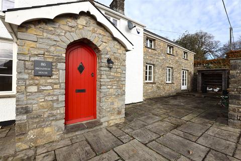 5 bedroom detached house to rent, Broadway House, 86 Broadway, Llanblethian, CF71 7EY