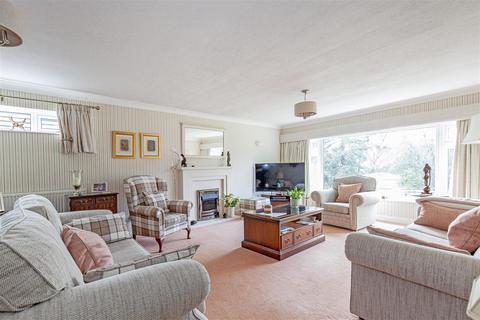 9 Castle Drive, Bakewell, DE45 1AS