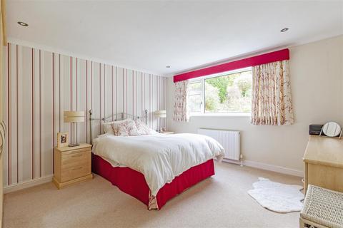 9 Castle Drive, Bakewell, DE45 1AS