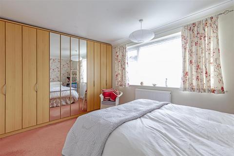 9 Castle Drive, Bakewell, DE45 1AS