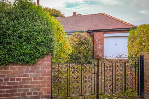 2 bedroom detached bungalow for sale, Blackburn Road, Brighouse