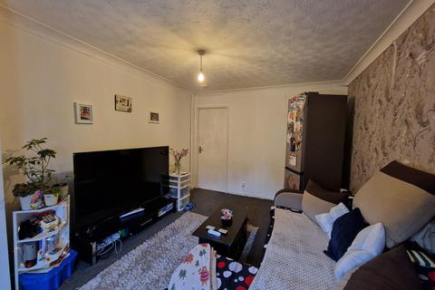 2 bedroom semi-detached house to rent, Tyning Close, Wolverhampton WV9