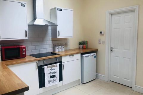 5 bedroom house share to rent, Pomona Street