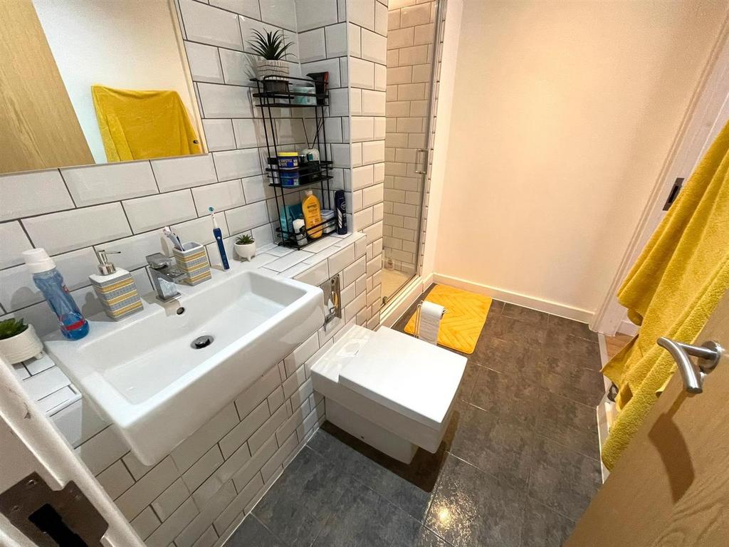 Ensuite1 Pic2.jpg