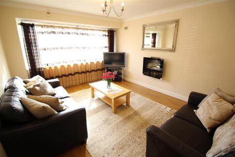 3 bedroom house to rent, Lydford Court, Kingston Park, Newcastle Upon Tyne