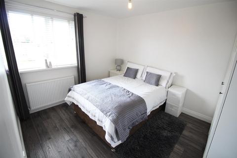 3 bedroom house to rent, Lydford Court, Kingston Park, Newcastle Upon Tyne