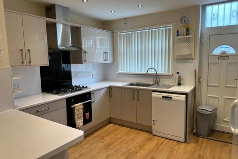 4 bedroom terraced house to rent, Rugby Place, Bradford