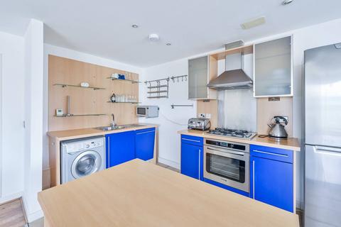 2 bedroom flat to rent, Hopton Road, Woolwich, London, SE18