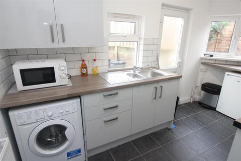 5 bedroom house to rent, May Street, Cardiff CF24