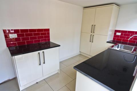 6 bedroom semi-detached house to rent, *£135 incl bills * Allington Avenue, Nottingham, NG7 1JX