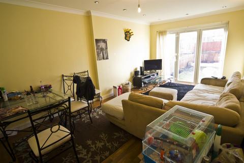 6 bedroom semi-detached house to rent, *£135 incl bills * Allington Avenue, Nottingham, NG7 1JX