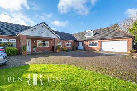 8 bedroom detached bungalow for sale, Bee Lane, Preston PR1