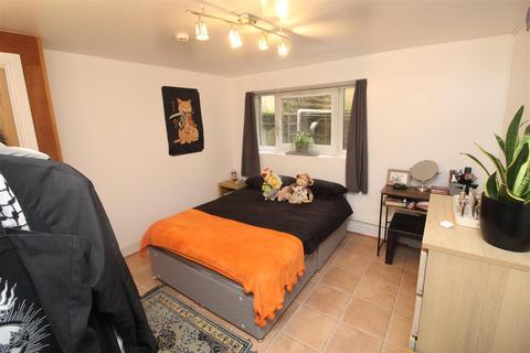 undefined, Richmond Road, Cardiff CF24