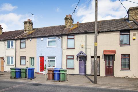 2 bedroom terraced house to rent, South Road, South Ockendon, Essex, RM15