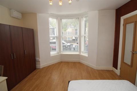 2 bedroom flat to rent, Richmond road, Cardiff CF24