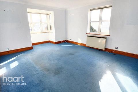 2 bedroom flat for sale, Victoria Crescent, London