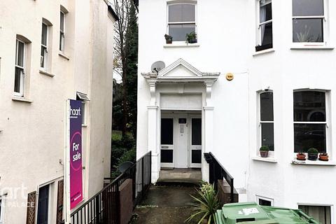 1 bedroom flat for sale, Victoria Crescent, London