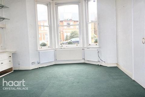 1 bedroom flat for sale, Victoria Crescent, London