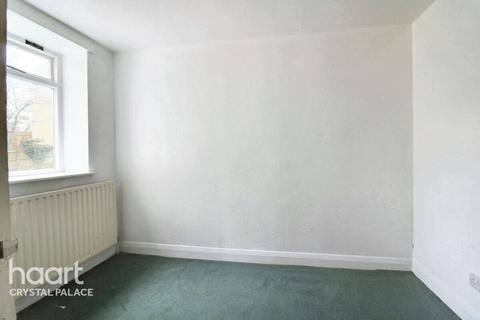 2 bedroom flat for sale, Victoria Crescent, LONDON