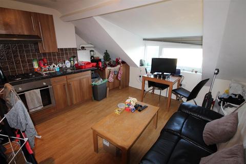 2 bedroom flat to rent, Richmond road, Cardiff CF24