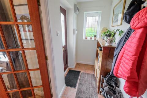 3 bedroom end of terrace house for sale, Thompson Close, Hipperholme, Halifax