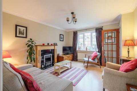 3 bedroom end of terrace house for sale, Thompson Close, Hipperholme, Halifax