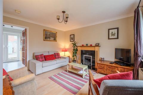 3 bedroom end of terrace house for sale, Thompson Close, Hipperholme, Halifax