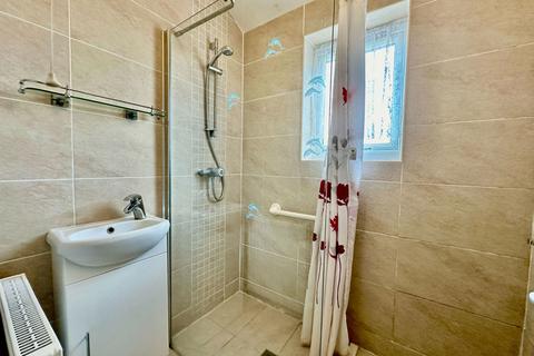 143 Brooklands Road, Hull, HU5 5AE