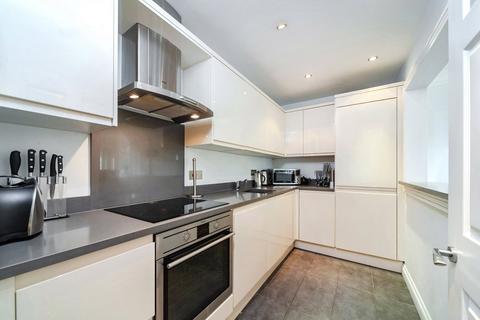 1 bedroom flat for sale, Charter House, Crown Court, London, WC2B